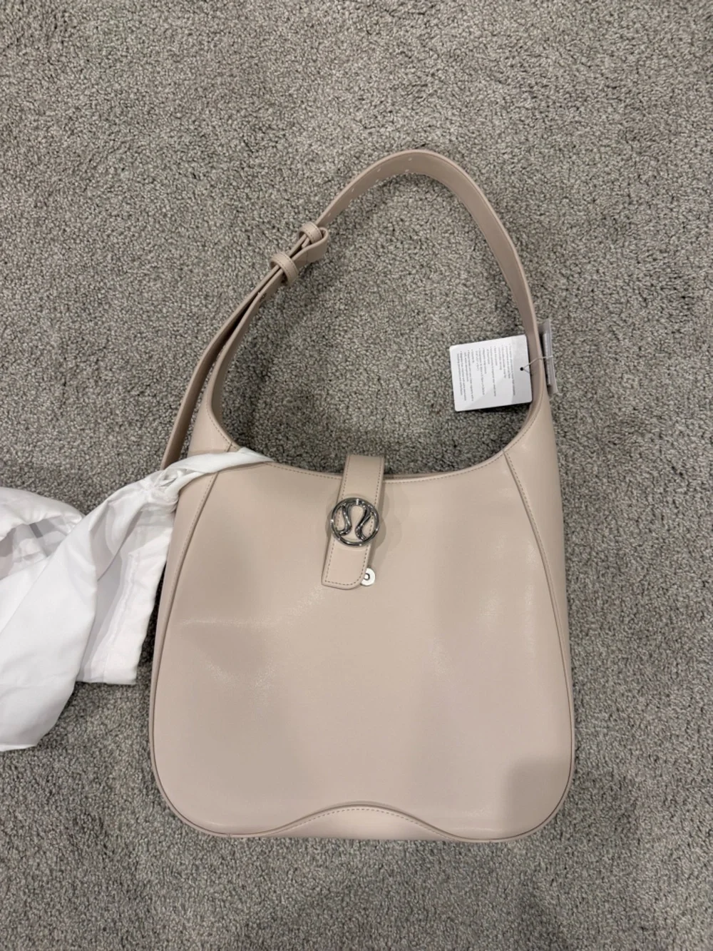 Lululemon NWT Leather Alternative Shoulder Bag Cashew 8L - Picture 3 of 12